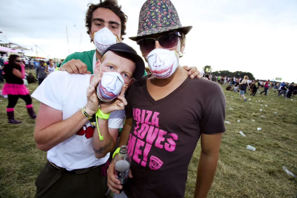 Festivalgoers and atmosphere at Global Gathering 2009